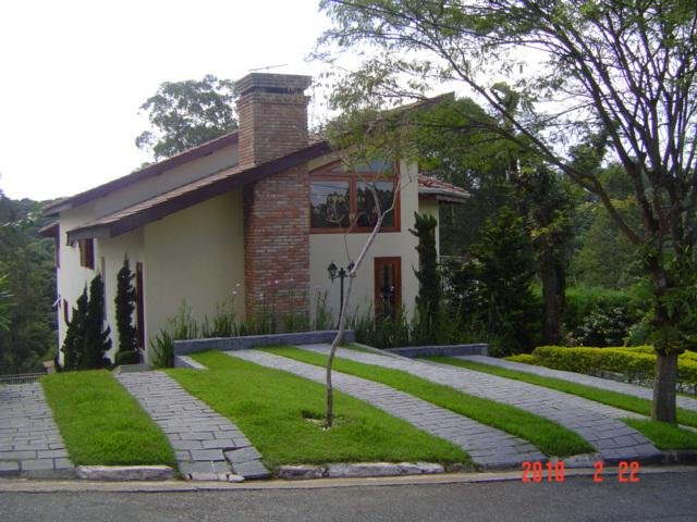 Belíssima Casa Assobradada no cond. Hills I — foto 1