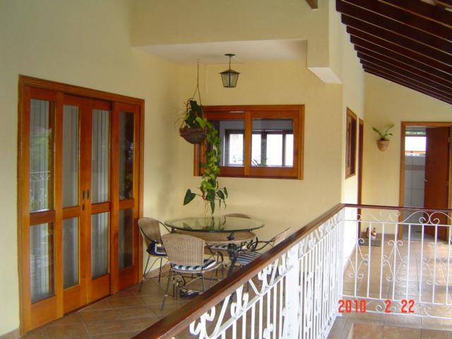 Belíssima Casa Assobradada no cond. Hills I — foto 5